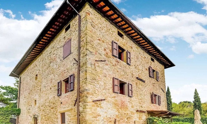 Monterchi Casa | Comodidad rústica con un toque moderno
