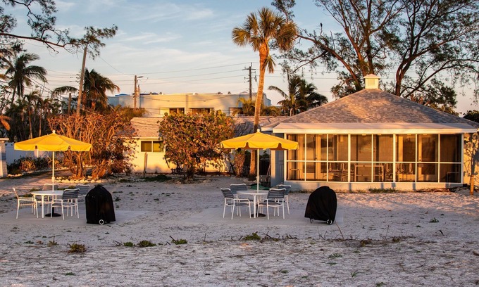Holmes Beach Cabaña | Anna Maria Cottage histórico frente a la playa (Duplex)
