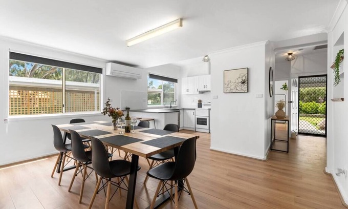 Clare Casa | Rustic Elegance: 3BR Cottage at Clare