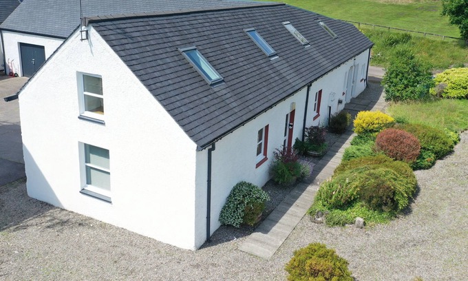 West Laroch Cabaña | Rustic Elegance in the Heart of Highlands: Your Barn Conversion Cottage
