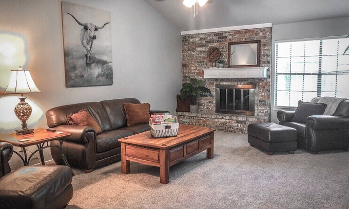Keller Casa | Rustic Family Home in KELLER