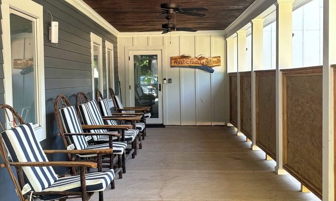 Ulster Park Casa | Rustic Family Retreat Getaway Pet friendly.