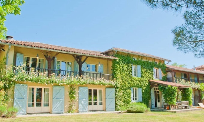 Larcan Casa | Casa de campo rústica en el sur de Francia con vistas a los Pirineos.