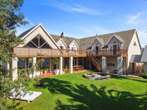 Helderberg Rural Casa | Rustic Farmhouse Retreat with Wood-Fire Hot Tub by Host Agents