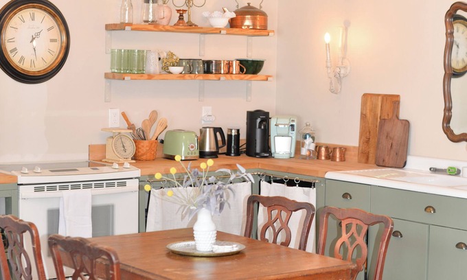 New Market Apartamento | Rustic French Country Charm 1 Bed-1 Bath w/Washer & Dryer in New Market, VA!