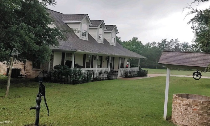 Bryan Casa | Rustic getaway on 3 acres - Only minutes from TEXS A&M University.