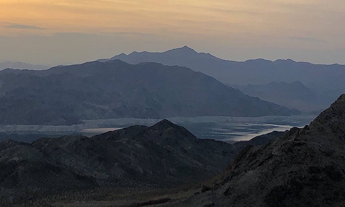 Meadview Cabina | Rustic Gypsy Glamping- SkyWalk, Lake Mead, Site Seeing, Hiking, Fishing