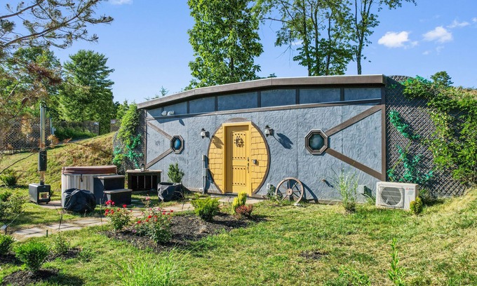 Creola Cabina | Rustic Hobbit Inspired Hocking Hills State Park 3 mi away Hot Tub Pet Friendly