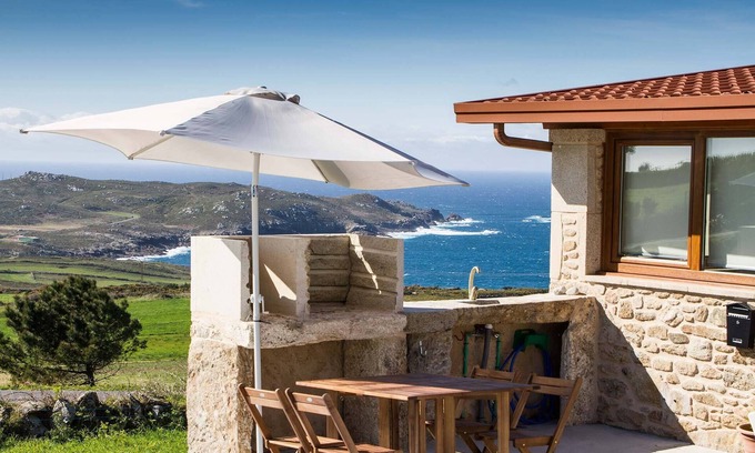 Frije Casa | Casa rústica con finca privada y vistas al mar, situada en el Cabo Touriñán