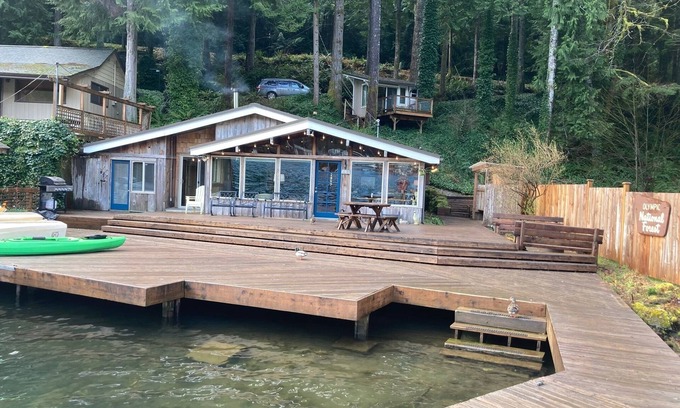 Port Angeles Cabina | Acogedora cabaña frente al lago con 'Casa del árbol' de bonificación: un lugar para relajarse