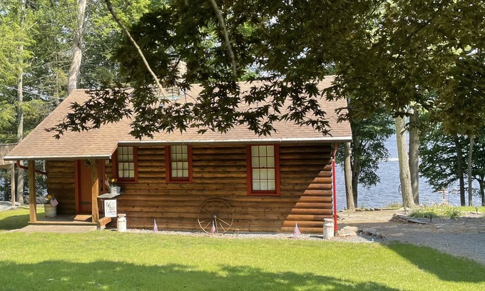 Wallenpaupauk Lake Estates Cabina | Rustic Lakefront Cabin on Lake Wallenpaupack