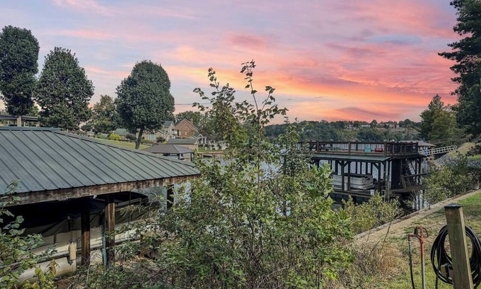 Hickory Casa | Rustic Lakefront Retreat w/Hot Tub & Pet Friendly