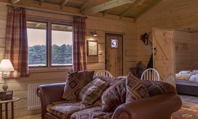 Sherwood Forest Casa | Rustic Log Cabin overlooking Sherwood Forest