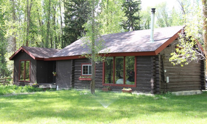 Moose Wilson Road Cabina | Cabaña rústica en 1/2 acre en el bosque