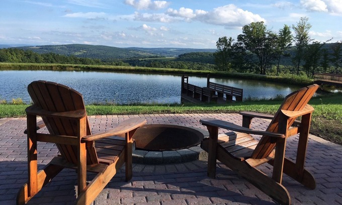 Dansville Cabina | Rustic Log Cabin with Pond and Breathtaking View
