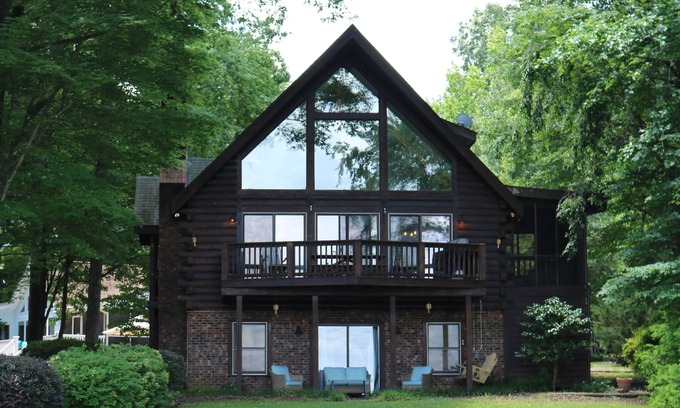 Timber Creek Cabina | Rustic Log Cabin with amazing view of Lake Gaston!