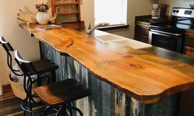 River Road Condominio | Rustic, modern, and cozy condo located in central Missoula on the Milwaukee Path bike trail.