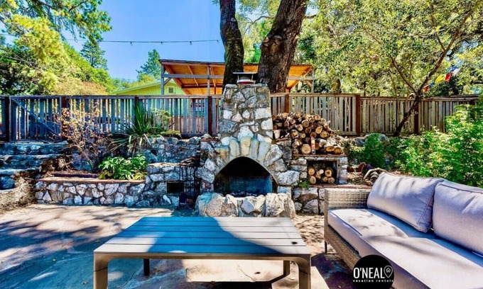 Ben Lomond Casa | Rustic Mountain Escape in Santa Cruz Mountains