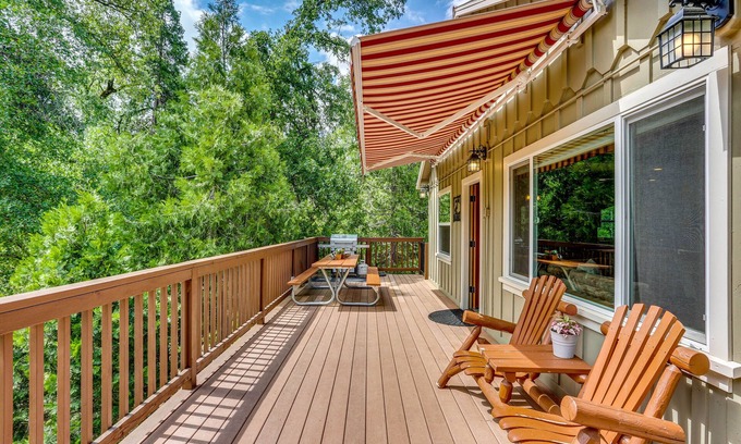 Oakhurst Cabaña | Rustic Oakhurst Retreat < 4 Mi to Bass Lake!