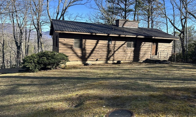 Black Mountain Cabina | Rustic & Peaceful Cabin with Beautiful Views