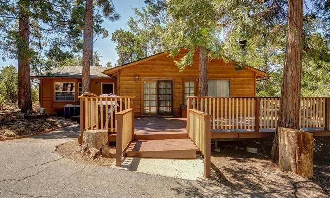 Pine Cove Casa | Rustic Pine Manor
