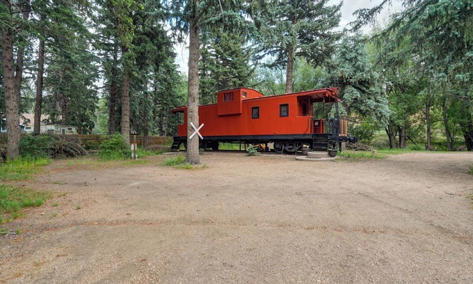 Cascade Casa | Caboose Suite duerme 2-3 (cama de matrimonio y un solo hide-a-cama).