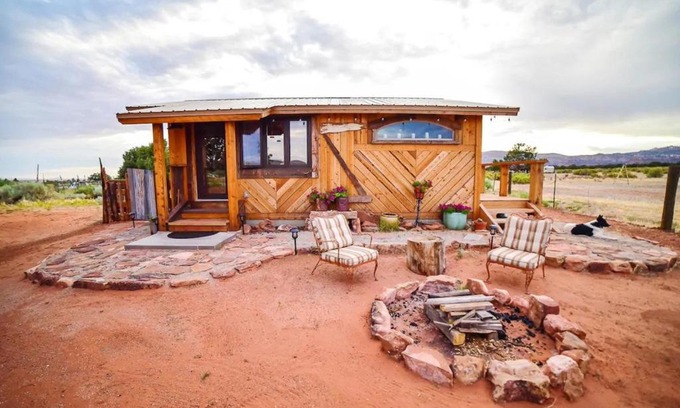 Cane Beds Casa | Rustic Ranch Getaway Near Zion, Bryce, Grand Canyon