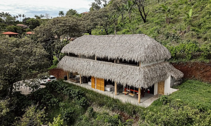 Mercedes Cabina | Rustic Ranch in the Paradise