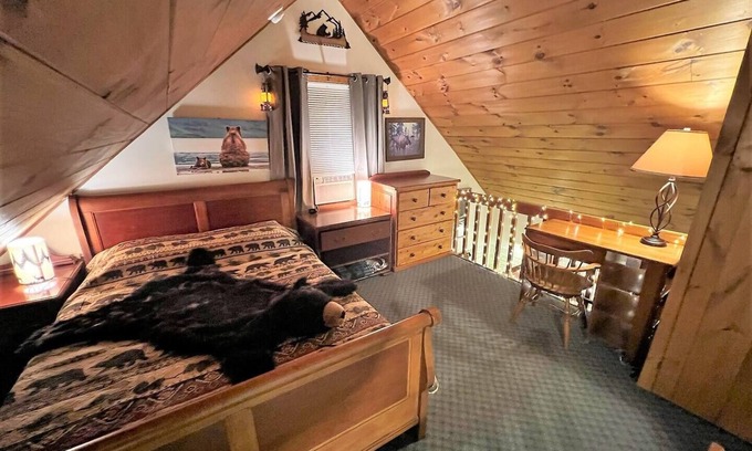 Plymouth Apartamento | Rustic Retreat: 3 min walk to downtown Plymouth, gateway to the White Mountains