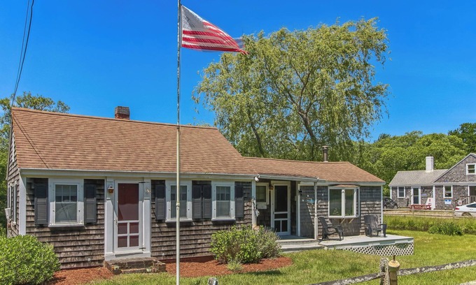 North Truro Cabaña | Rustic Retreat at The Old Post Office-Walk to Truro Vineyards