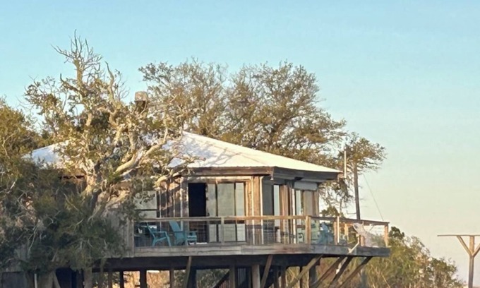 Ocean Springs Casa | Rustic Retreat | Beach View