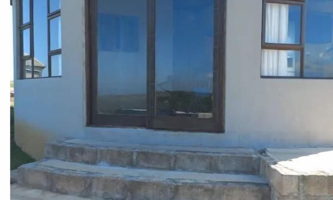Lusikisiki Cabaña | Rustic Retreat In A Peaceful Village. Overlooking The River And Ocean.