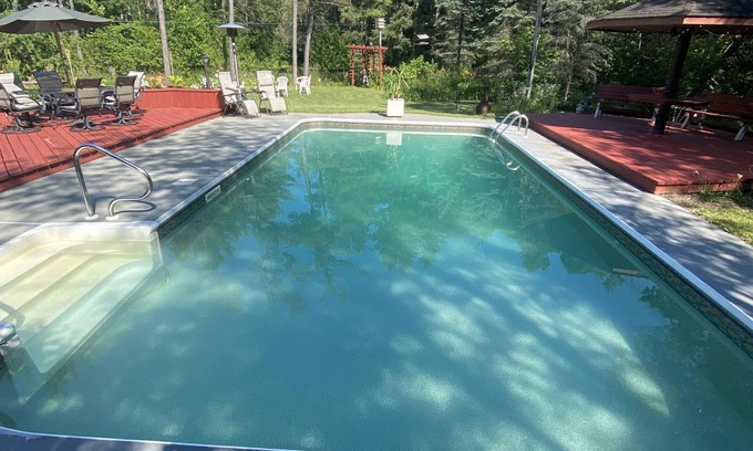 Oro Station Cabaña | Rustic Retreat: Spacious Cottage with Private Saltwater Pool and Sauna