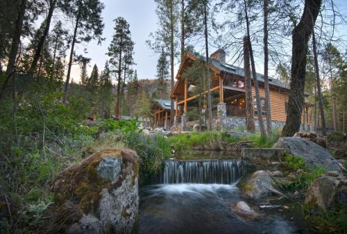 North Wawona Casa | Rustic Retreat