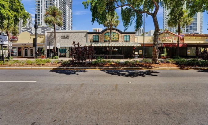 Poinciana Park Apartamento | Rustic Retreats: Beachy 1BR for 4 guests in the heart of Fort Lauderdale
