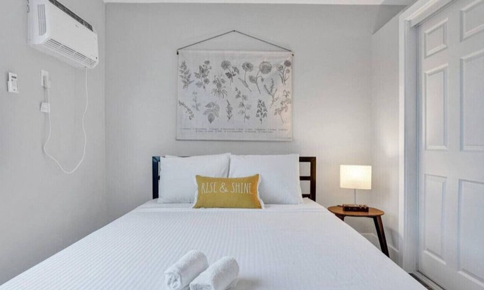 Poinciana Park Apartamento | Rustic Retreats: Modern 1BR for 2 guests in the heart of Fort Lauderdale