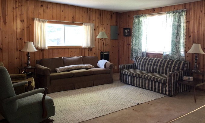 Brimley Cabaña | Rustic Retro Cottage w/ Fire Pit 1 block from Sandy Beach. S’mores Included.