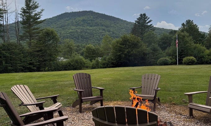 Sunday River Area Casa | Rustic Ridge Lone Mountain Escape– 3BR, 2BA Home on 2 Acres Pet Friendly