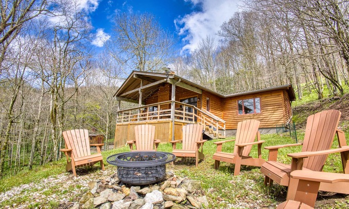 Wolf Laurel Cabina | Rustic Ridge - Wolf Laurel Gem!