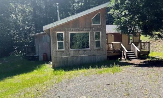 Shelter Cove Casa | Rustic River Retreat: 2br