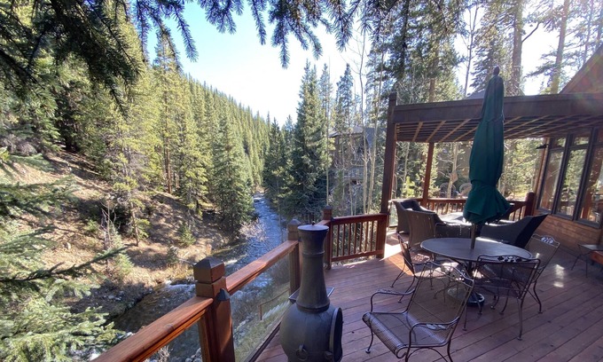 Blue River Casa | Rustic Riverfront Home 4 miles from Breckenridge