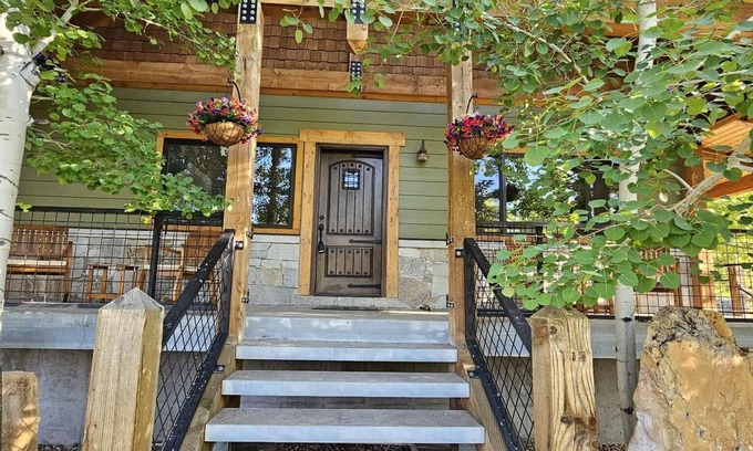 Price Casa | Rustic Riverside Ranch Getaway