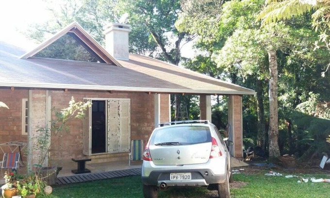 Sao Francisco de Paula Casa | Casa de piedra rústica en condominio.