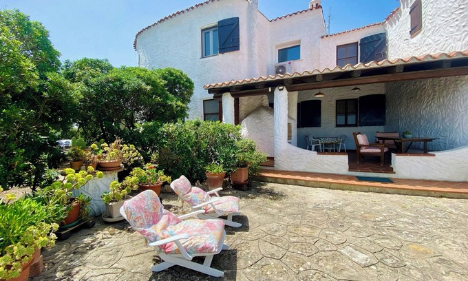 San Giovanni di Sinis Casa | Rustic Seaside House with Garden for Families in San Giovanni di Sinis