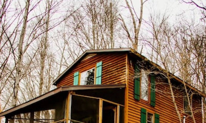 Taswell Casa | Rustic & Secluded Log Cabin on 86 Acres!