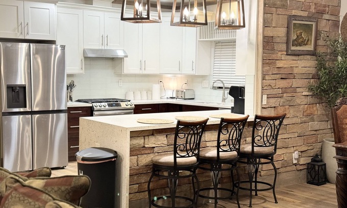 Modesto Casa | Rustic Solitude 5Bdr/4Bth/2940 sqft Luxury Lodge