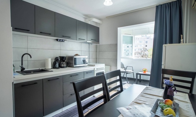Sector 3 Apartamento | Rustic & Spacious 3BR Apartment
