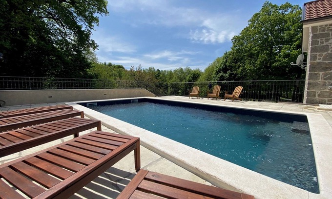 Novi Vinodolski Casa | Rustic stone house-Casa Tilia-with pool and sauna, in peaceful village near sea.