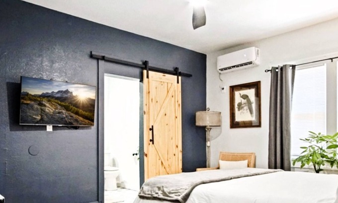 Central Oklahoma City Apartamento | Rustic Studio Rain Shower 3min-asian Dist