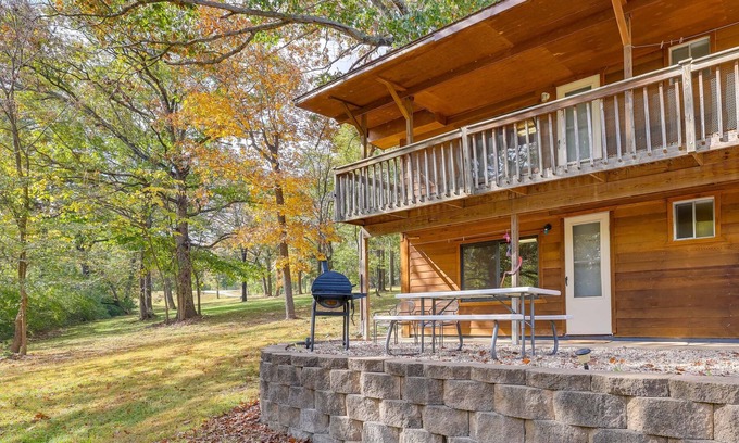 Eagle Rock Apartamento | Rustic Studio w/ Patio on Table Rock Lake!